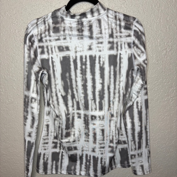 Under Armor White Gray Cold Gear Mock Fitted Pullover Top Women's Size Large - Picture 6 of 11